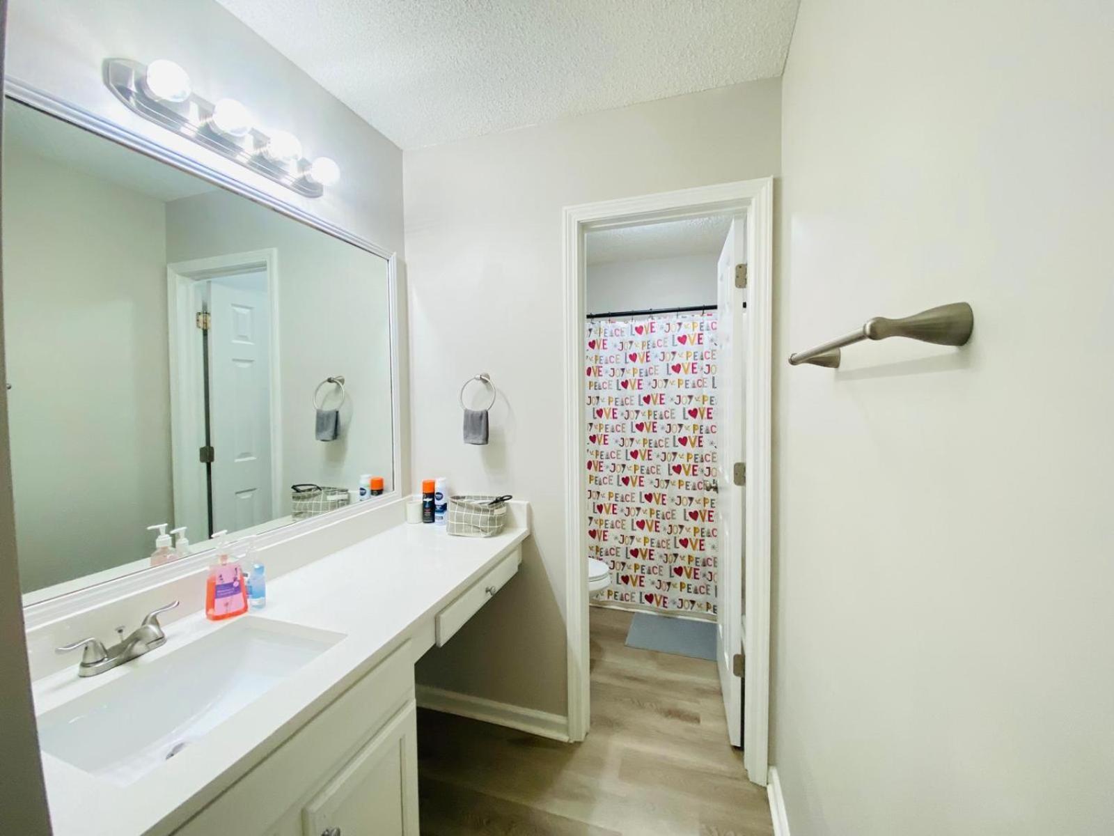 Spacious Room With Shared Bathroom Raleigh Ngoại thất bức ảnh